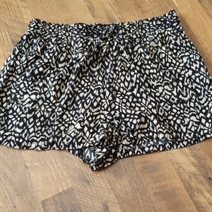 JOE B size large flowy shorts.